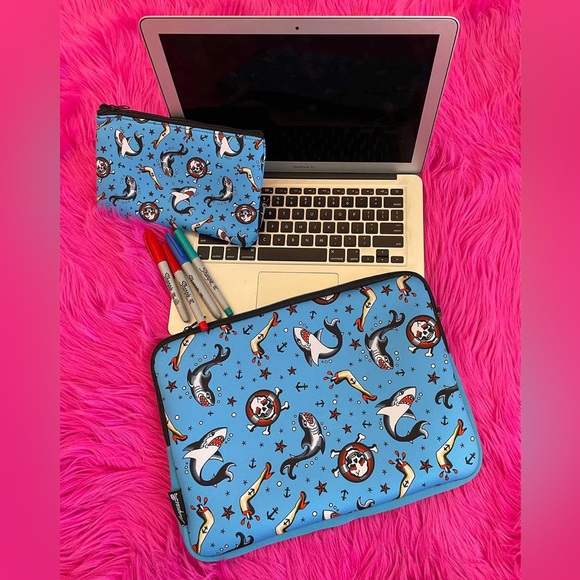 SOURPUSS SHARK ATTACK LAPTOP ZIPPED NEOPRENE CASE NEW carry bag college school - Picture 3 of 5